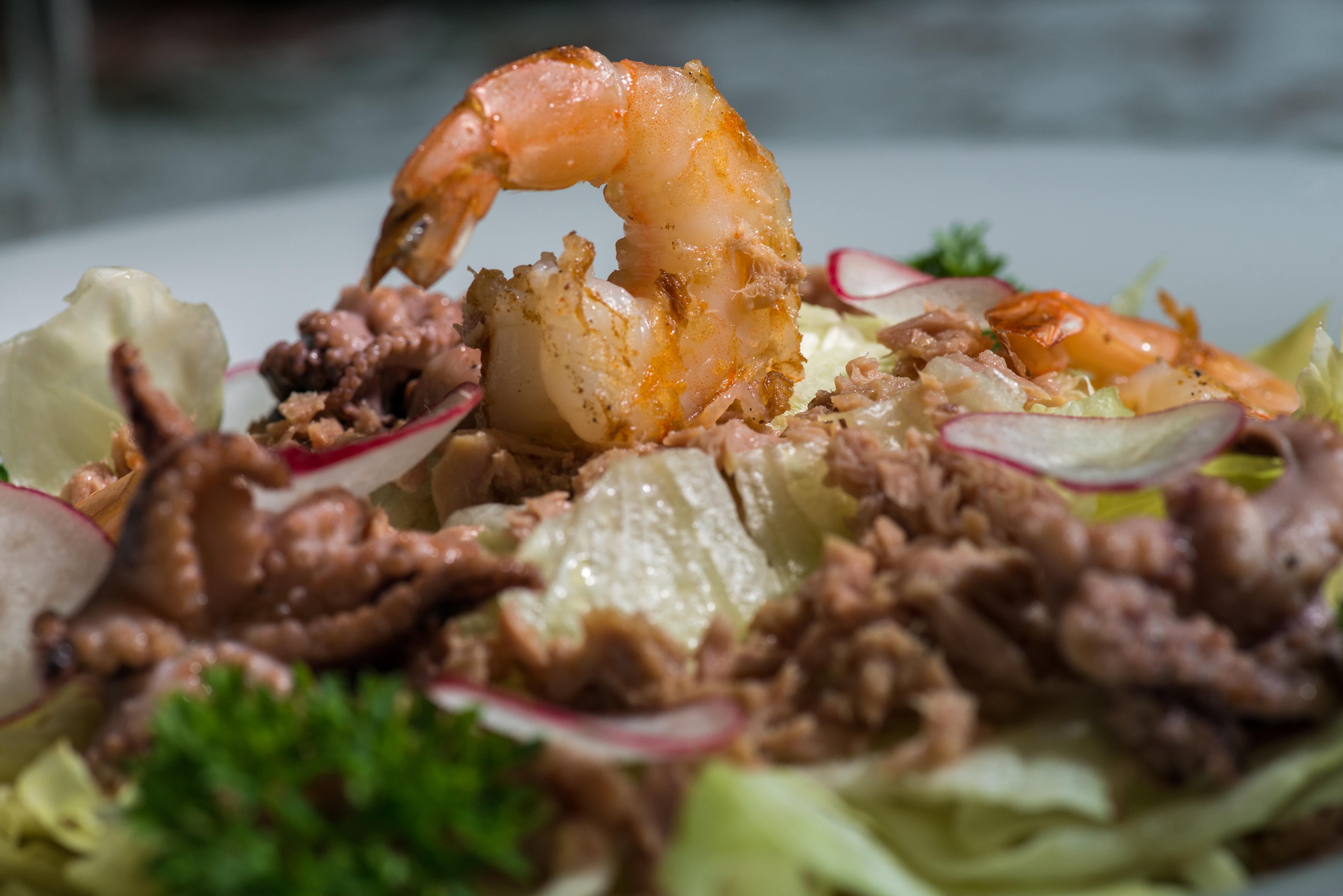 Grand Hotel London Warna Exterior foto Shrimp and octopus salad