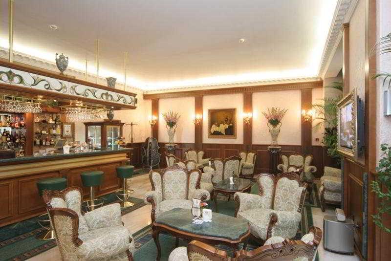 Grand Hotel London Warna Restaurant foto The bar