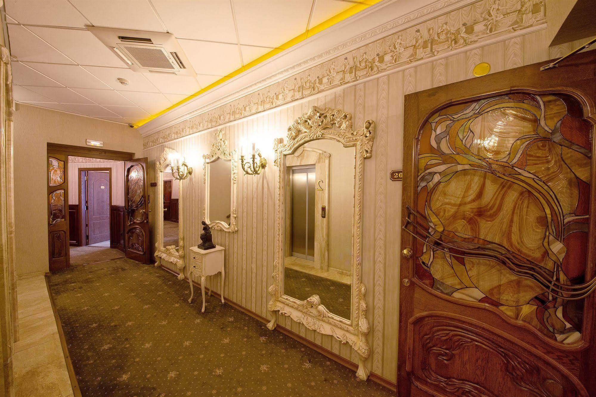 Grand Hotel London Warna Exterior foto Interior of the hotel