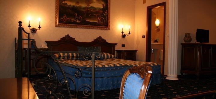 Grand Hotel London Warna Zimmer foto A room at the hotel