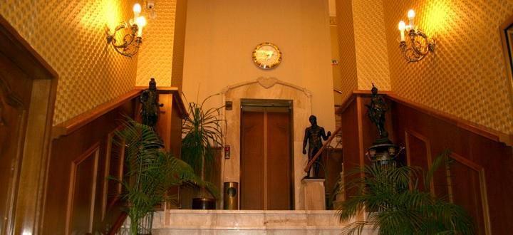 Grand Hotel London Warna Interior foto The interior of the hotel